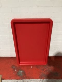 1 X PLAY TRAY WITH POURING SPOUT IN RED