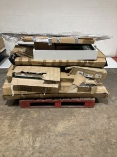 PALLET OF ASSORTED ITEMS TO INCLUDE WELWYN ANTIQUE BRASS 4 POSTER METAL KING SIZE BED BOX