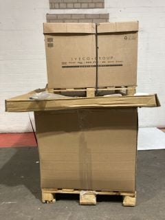 A PALLET TO INCLUDE A HONDA 27049293GOTRAY 08U45-TB8-600