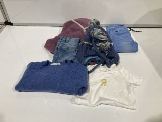 BOX OF CHILDREN'S CLOTHING TO INCLUDE STUDIO DENIM JEANS 1/2 YEARS