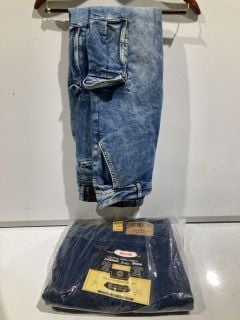 BOX OF MEN'S CLOTHING TO INCLUDE DENIM JEANS SIZE W34/L30