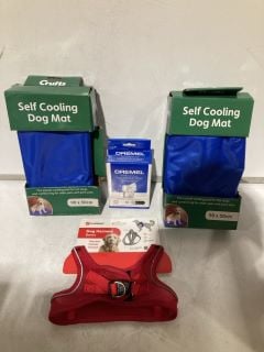 BOX OF PET PRODUCTS TO INCLUDE SELF COOLING DOG MAT