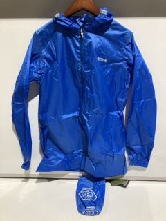 BOX OF PREMIUM DESIGNER APPAREL TO INCLUDE REGATTA PACK IT WATERPROOF SHELL JACKET BLUE SIZE 14