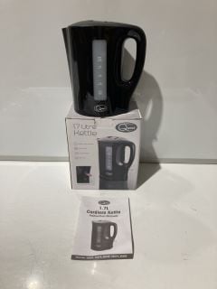 1 BOX OF ITEMS TO INCLUDE QUEST 1.7 LITRE KETTLE WITH ILLUMINATED AUTO OFF & SLIDE OUT WASHABLE FILTER. 2200W. AC 220-240W BLACK