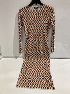 1 BOX OF PREMIUM DESIGNER APPAREL TO INCLUDE MISSGUIDED MAXI BROWN CHECKED LONG SLEEVED DRESS 100% POLYESTER SIZE 12 RRP £105