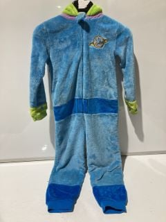 1 BOX OF KIDS CLOTHING TO INCLUDE DISNEY PIXAR TOY STORY 4 ONESIE AGE 7-8 YEARS 128CM BLUE/GREEN