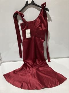 1 BOX OF ITEMS TO INCLUDE LAVISH ALICE SATIN RED DRESS SIZE 8