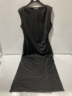 1 BOX OF ITEMS TO INCLUDE WOMENS MAXI SLEEVELESS BLACK DRESS SIZE 16