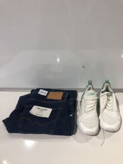 1 BOX OF ITEMS TO INCLUDE JACK & JONES  JEANS INTELLIGENCE RELAXED/CHRIS BLUE JEANS  SIZE W32 L34