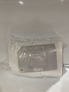 1 BOX OF ITEMS TO INCLUDE VANTONA LUXURY SUPER FILLED PILLOW PAIR MACHINE WASHABLE