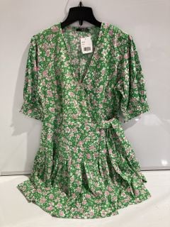 1 BOX OF PREMIUM DESIGNER APPAREL TO INCLUDE QUIZ WOMENS GREEN AND PINK DRESS SIZE 14 RRP £120