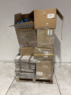 PALLET OF ASSORTED ITEMS INCLUDING PIZZA BOXES AND VP30 MEAL BOXES AND GSM GREASE PROOF CASES