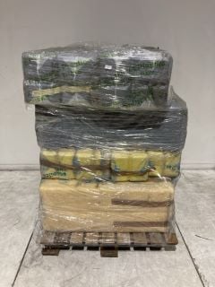 PALLET OF ASSORTED ITEMS INCLUDING BLACK BLUE AND YELLOW POLYSTYRENE FOOD TRAYS