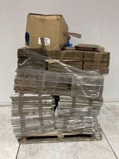 PALLET OF BROWN GONDOLA SIZE 10 PIZZA BOXES B FLUTE FOR TAKEAWAY AND CUPCAKE HOLDERS