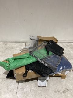 PALLET OF ASSORTED ITEMS INCLUDING BLACK SMALL STOOL/CHAIR