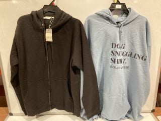 A BOX OF CLOTHES TO INCLUDE BEIGE TROUSERS, BLUE QUOTE HOODIE