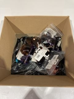 BOX TO INCLUDE MULTIPLE FOSTER GRANTS SUNGLASSES (RRP £5-£30 EACH)