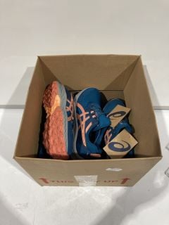 BOX TO INCLUDE 2X ASICS RUNNING SHOES SIZE 6 & 6.5