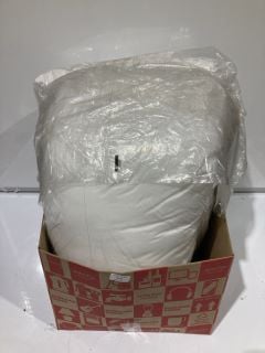 BOX TO INCLUDE 4X BED PILLOWS