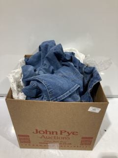 BOX TO INCLUDE YUMI WHITE DRESS SIZE S, ARNA YORK JEANS SIZE 20