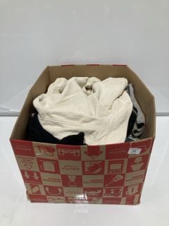 BOX OF CLOTHES TO INCLUDE WOMENS PADDED ENDURA SHORTS AND NIKE CHALLENGER DRI-FIT SHORTS