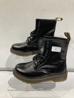 DR MARTENS BLACK LEATHER BOOTS WOMENS SIZE 4 RRP £170