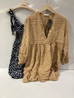 BOX OF ITEMS TO INCLUDE NAVY SPOTTED DRESS MEDIUM