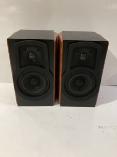 2 X BOOKSHELF SPEAKER WITH PASSIVE SPEAKER