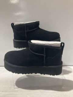 1 X UGG ULTRA MINI PLATFORM BLACK SUEDE 3