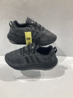 1 X ADIDAS SWIFT RUN BLACK 4