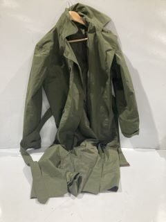 BOX OF ITEMS TO INCLUDE KHAKI GREEN TRENCH COAT 14