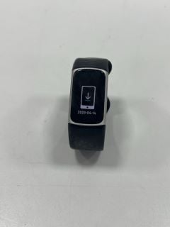 FITBIT CHARGE 5 HEALTH & FITNESS TRACKER IN SILVER/BLACK: MODEL NO FB423 (WITH CHARGING CABLE & EXTRA STRAP) [JPTM126642]