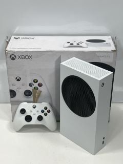 MICROSOFT XBOX SERIES S 512 GB GAMES CONSOLE IN WHITE: MODEL NO 1883 (BOXED WITH CONTROLLER, POWER & HDMI CABLES) [JPTM125629]