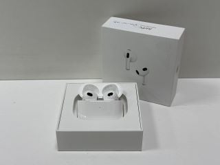 APPLE AIRPODS (3RD GEN) WITH WIRELESS CHARGING CASE WIRELESS EARPHONES IN WHITE: MODEL NO A2564 A2897 A2565 (WITH BOX & CHARGER CABLE) [JPTM126700]