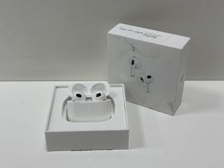 APPLE AIRPODS WIRELESS EARPHONES IN WHITE: MODEL NO A2564 A2565 A2897 (WITH BOX & ALL ACCESSORIES) [JPTM126732]