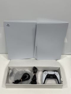 SONY PLAYSTATION 5 DUAL SENSE CONTROLLER AND OTHER GAMES CONSOLE ACCESSORIES IN WHITE. (WITH STAND, HDMI, POWER AND CONTROLLER CABLES) [JPTM126556]