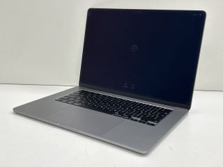 APPLE MACBOOK AIR (15-INCH, M2, 2023) LAPTOP IN SPACE GRAY: MODEL NO A2941 (UNIT ONLY, MOTHERBOARD REMOVED, SPARES & REPAIRS (IMAGE TO SHOW SCREEN TURNED ON PRIOR TO MOTHERBOARD BEING REMOVED FROM LA