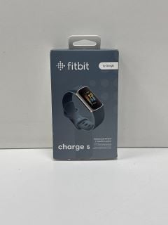 FITBIT BY GOOGLE CHARGE 5 FITNESS + HEALTH TRACKER IN PLATINUM STAINLESS STEEL CASE & STEEL BLUE BAND: MODEL NO FB 421 (WITH BOX) [JPTM126566]