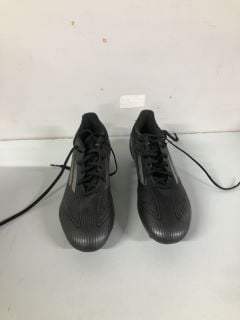 ADIDAS BLACK FOOTBALL BOOTS - SIZE 9