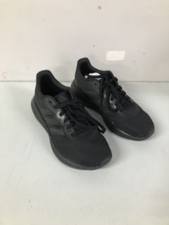 ADIDAS COURSE A PIED BLACK SHOES - SIZE 8