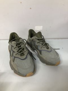 ADIDAS OZWEEGO GREY SHOES - SIZE 7