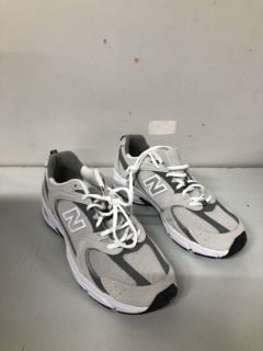 NEW BALANCE GREY SHOES - SIZE 9