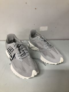 NEW BALANCE GREY SHOES - SIZE 8.5