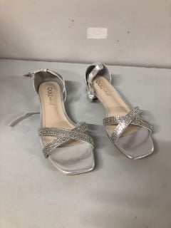 QUIZ CLOTHING SILVER SHOES - SIZE 8