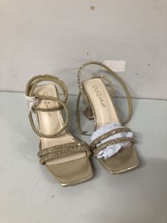 QUIZ CLOTHING GOLD SHOES - SIZE 5