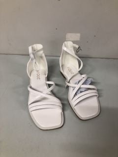 QUIZ CLOTHING WHITE SHOES - SIZE 5