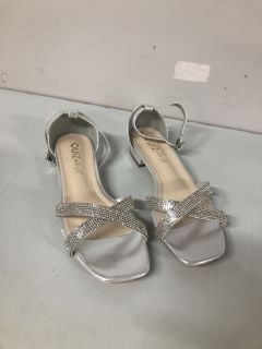 QUIZ CLOTHING SILVER SHOES - SIZE 6