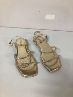 QUIZ CLOTHING GOLD SHOES - SIZE 5