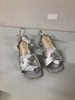 QUIZ CLOTHING SILVER SHOES - SIZE 5