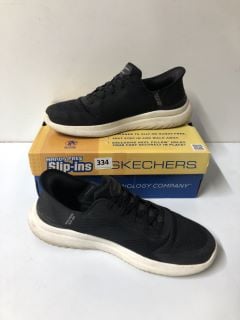 SKECHERS MEN'S BLACK SHOES - SIZE 12